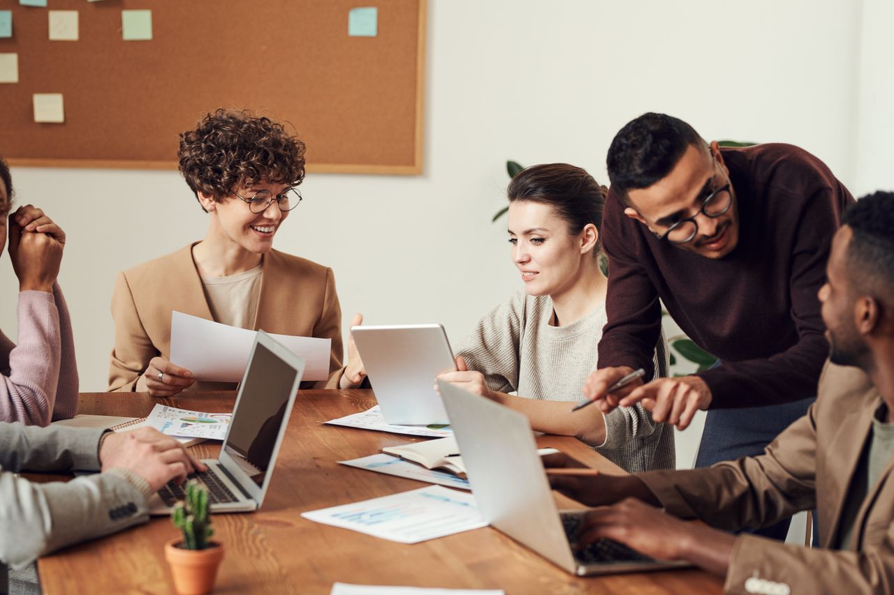 Problem → solution — every handoff makes the customer repeat themselves