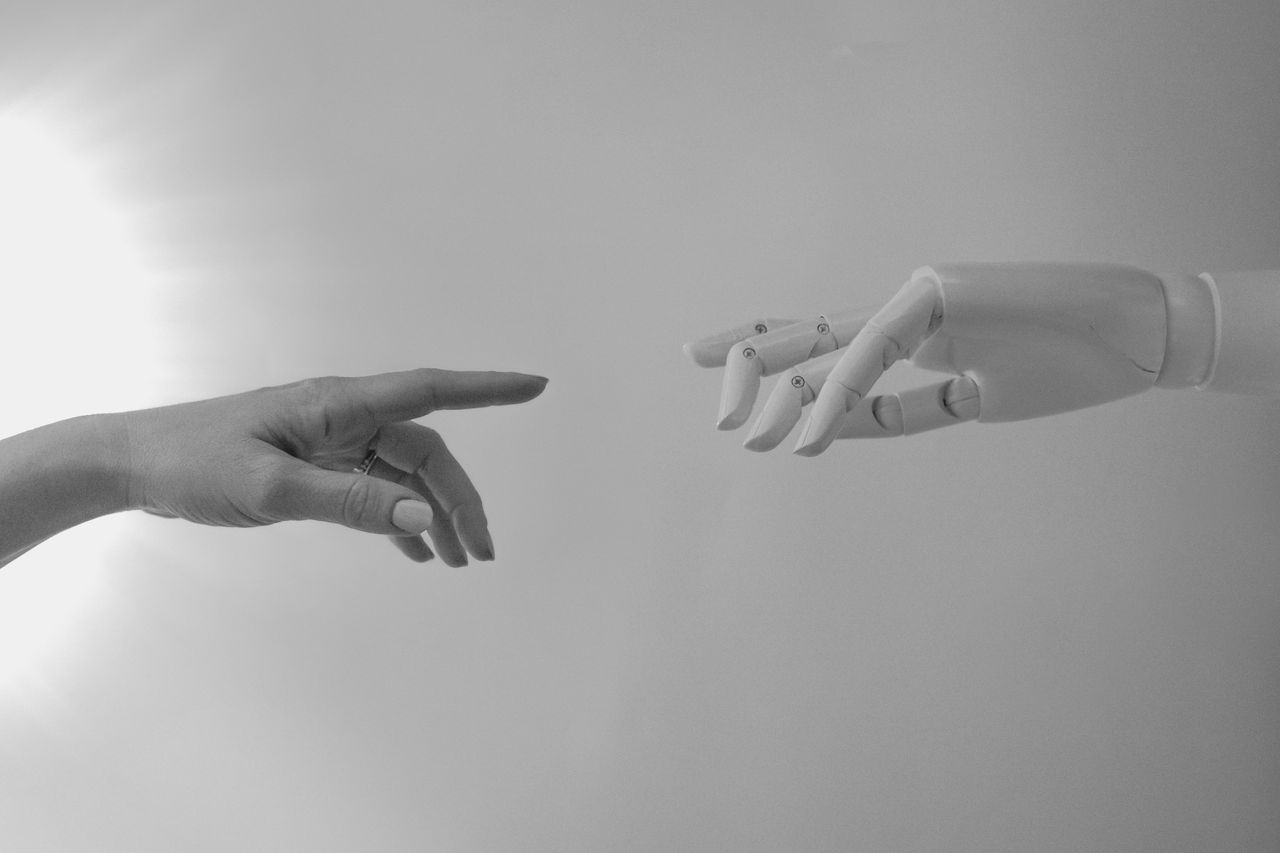 Primera respuesta con IA — sin perder el control humano